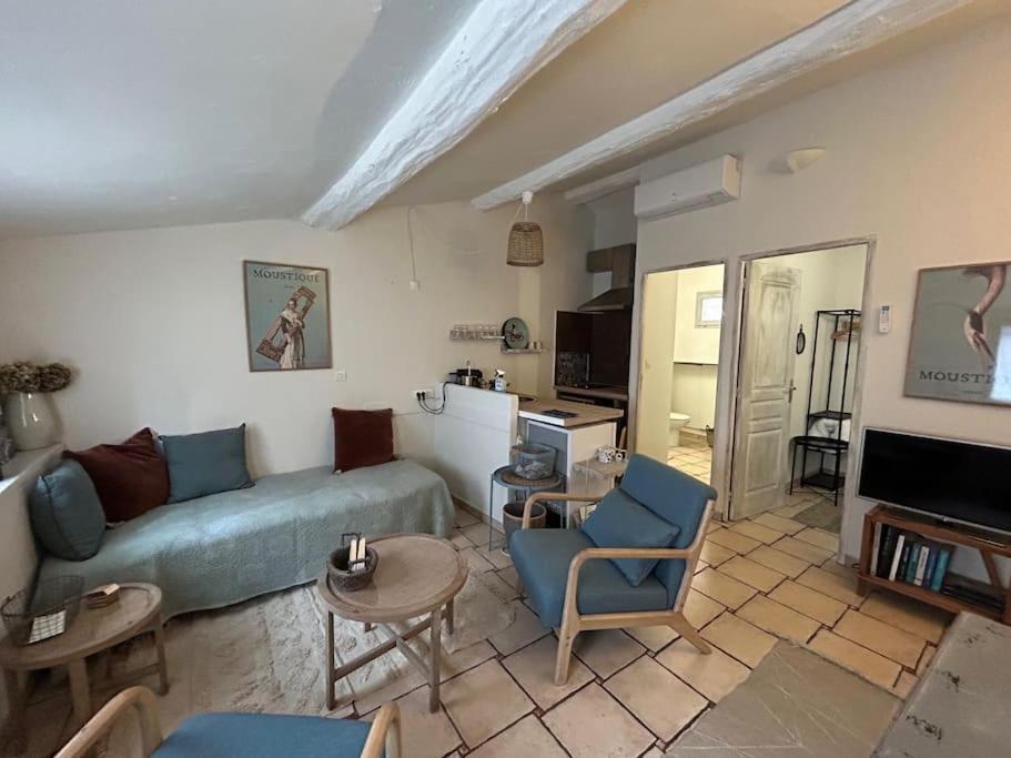 Apartament Dans Un Ancien Atelier De Potier Saint-Quentin-la-Poterie Zewnętrze zdjęcie